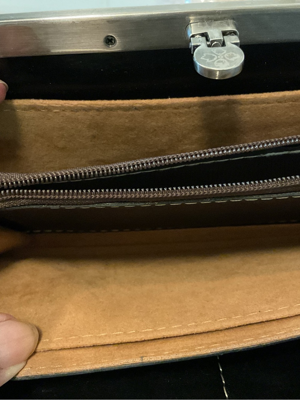 Patricia Nash tooled leather wallet - Picture 10 of 10